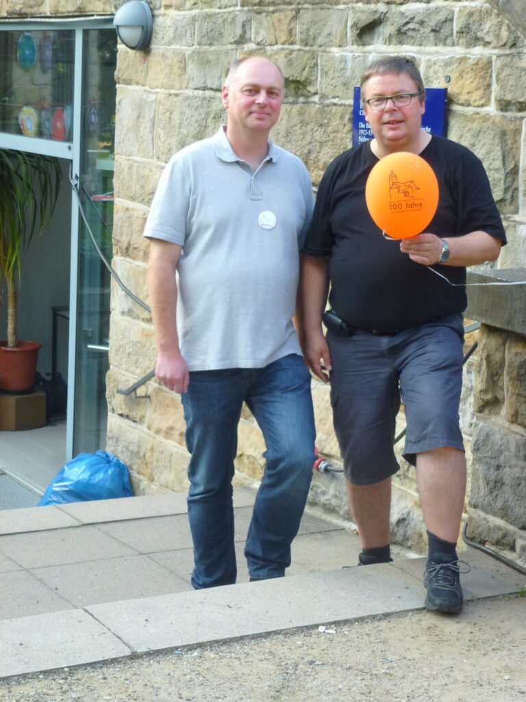 Reinhard Lüdecke, Leiter des Verwaltungskreises (rechts) mit dem Gemeindeleiter Stefan Hoyer.
